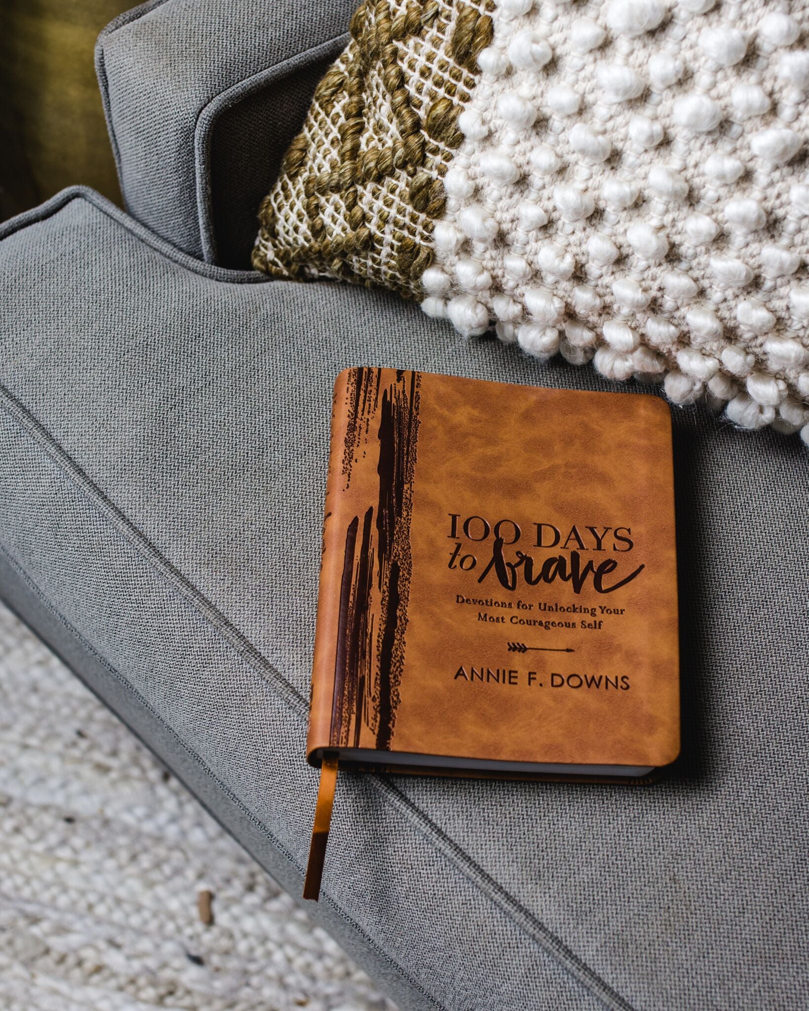 100 Days to Brave Deluxe Edition: Devotions for Unlocking Your Most Courageous Self (A 100-Day Devotional) - Image 3