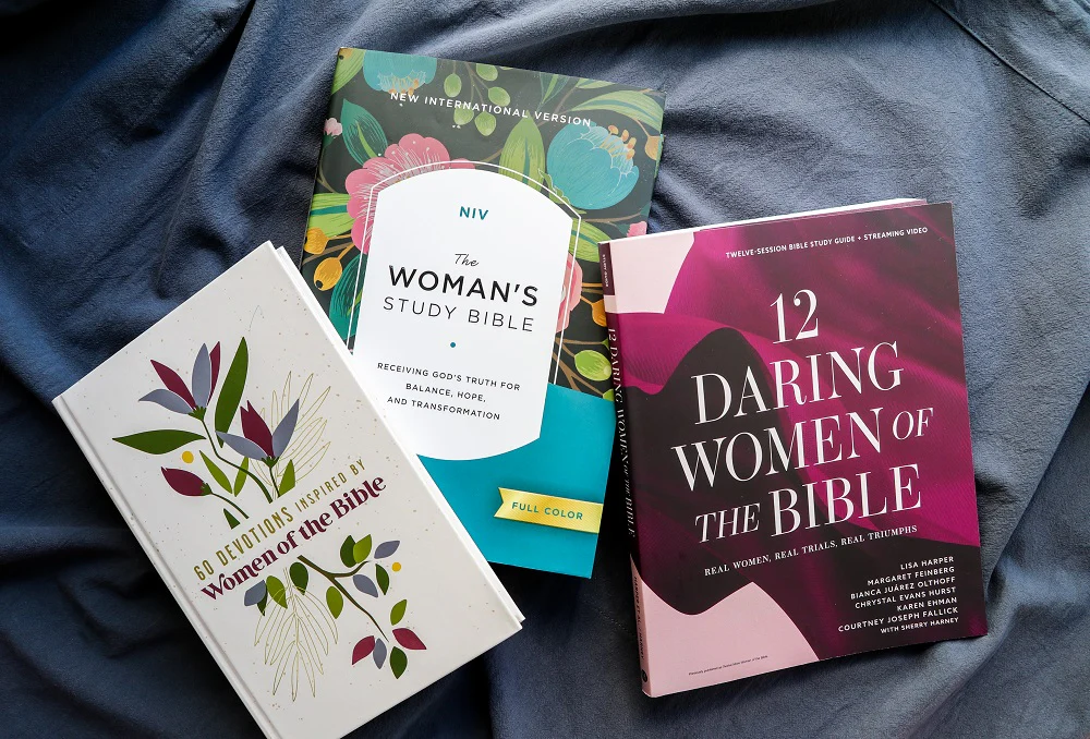 12 Daring Women of the Bible Study Guide + Devotional + Bible Premium Bundle - Image 2