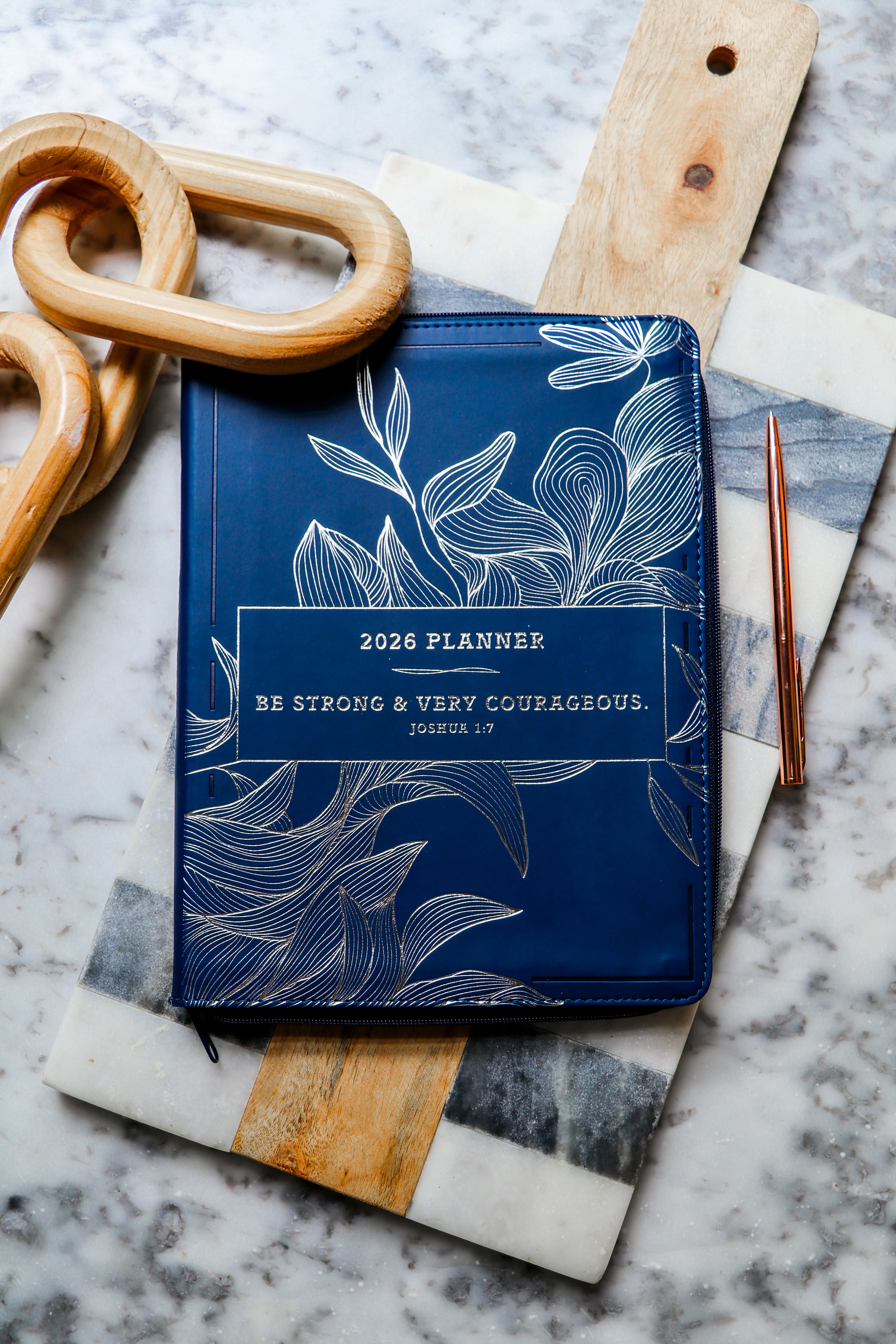 2026 NKJV 16-Month Scripture Planner, Zippered Leathersoft, Navy, Be Strong & Very Courageous - Image 6