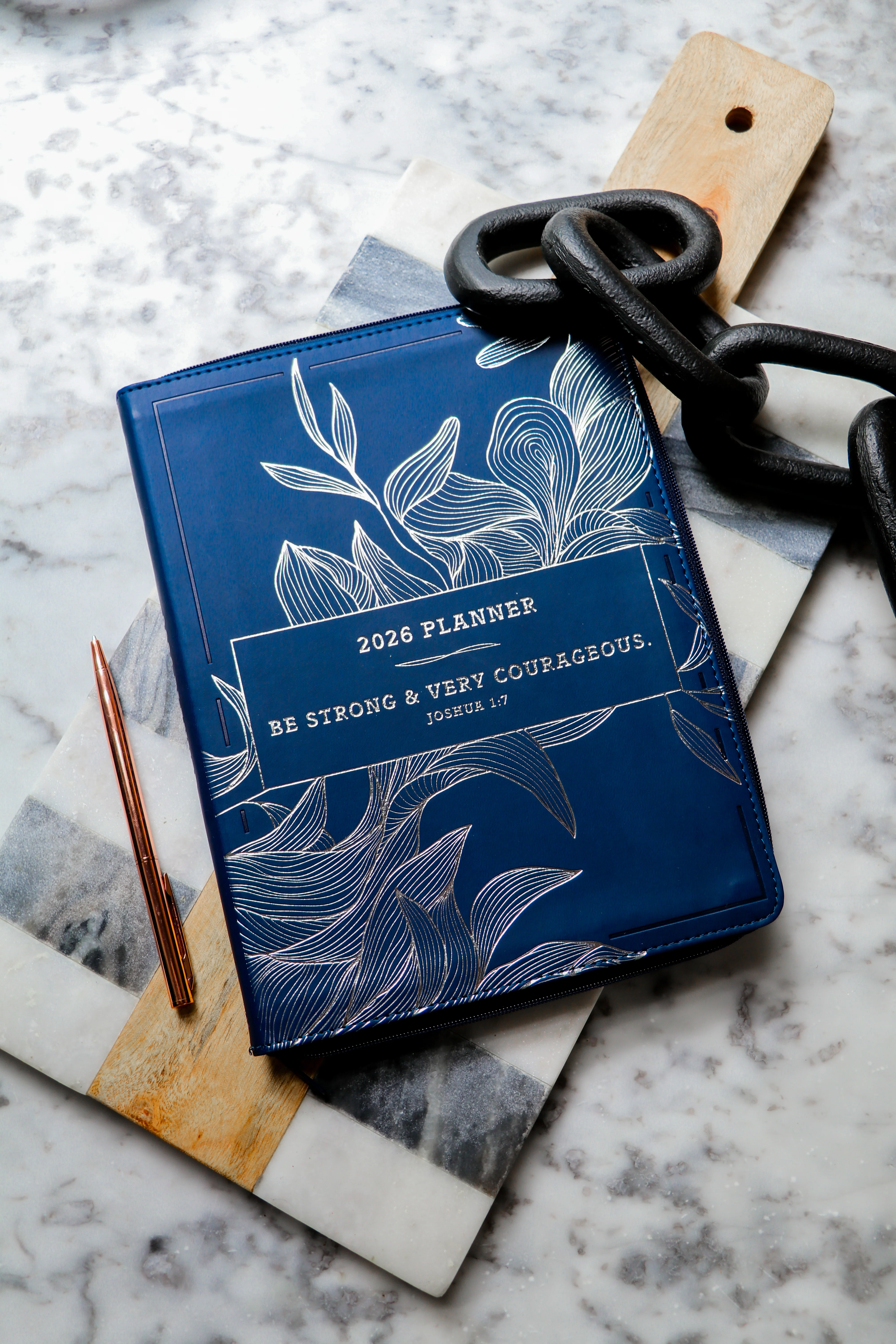 2026 NKJV 16-Month Scripture Planner, Zippered Leathersoft, Navy, Be Strong & Very Courageous - Image 7