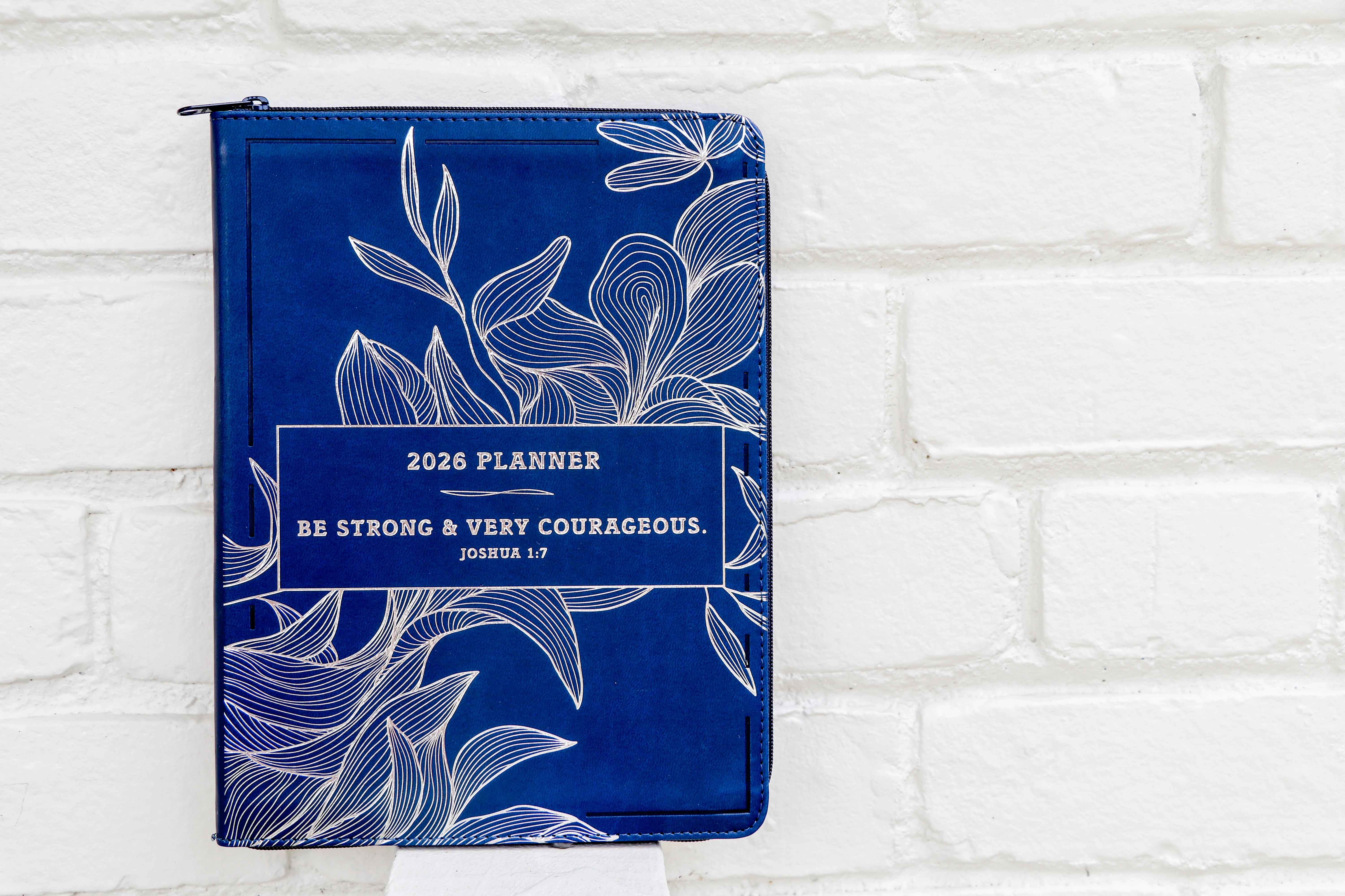 2026 NKJV 16-Month Scripture Planner, Zippered Leathersoft, Navy, Be Strong & Very Courageous - Image 9