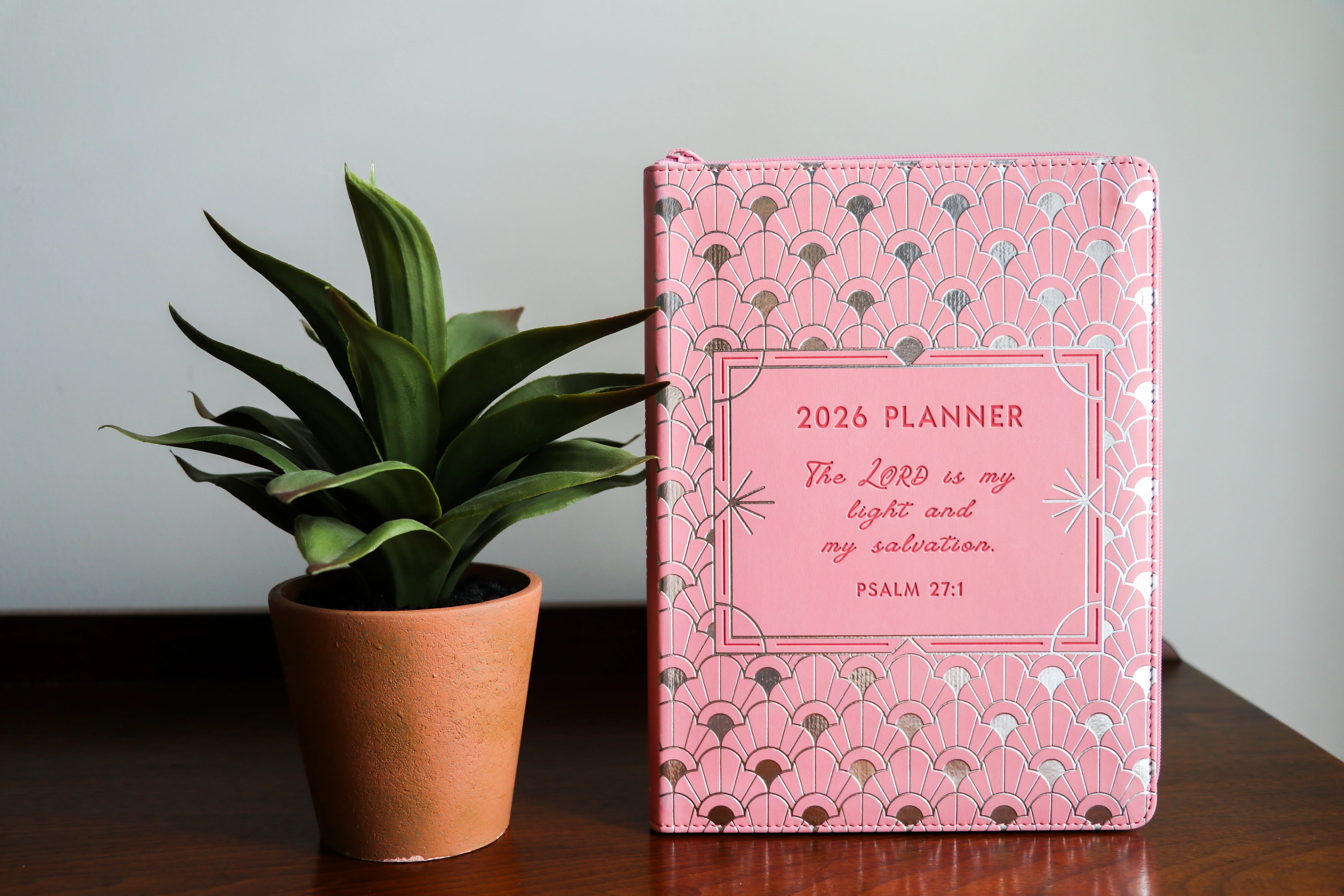 2026 NKJV 16-Month Scripture Planner, Zippered Leathersoft, Pink, The Lord Is My Light - Image 3