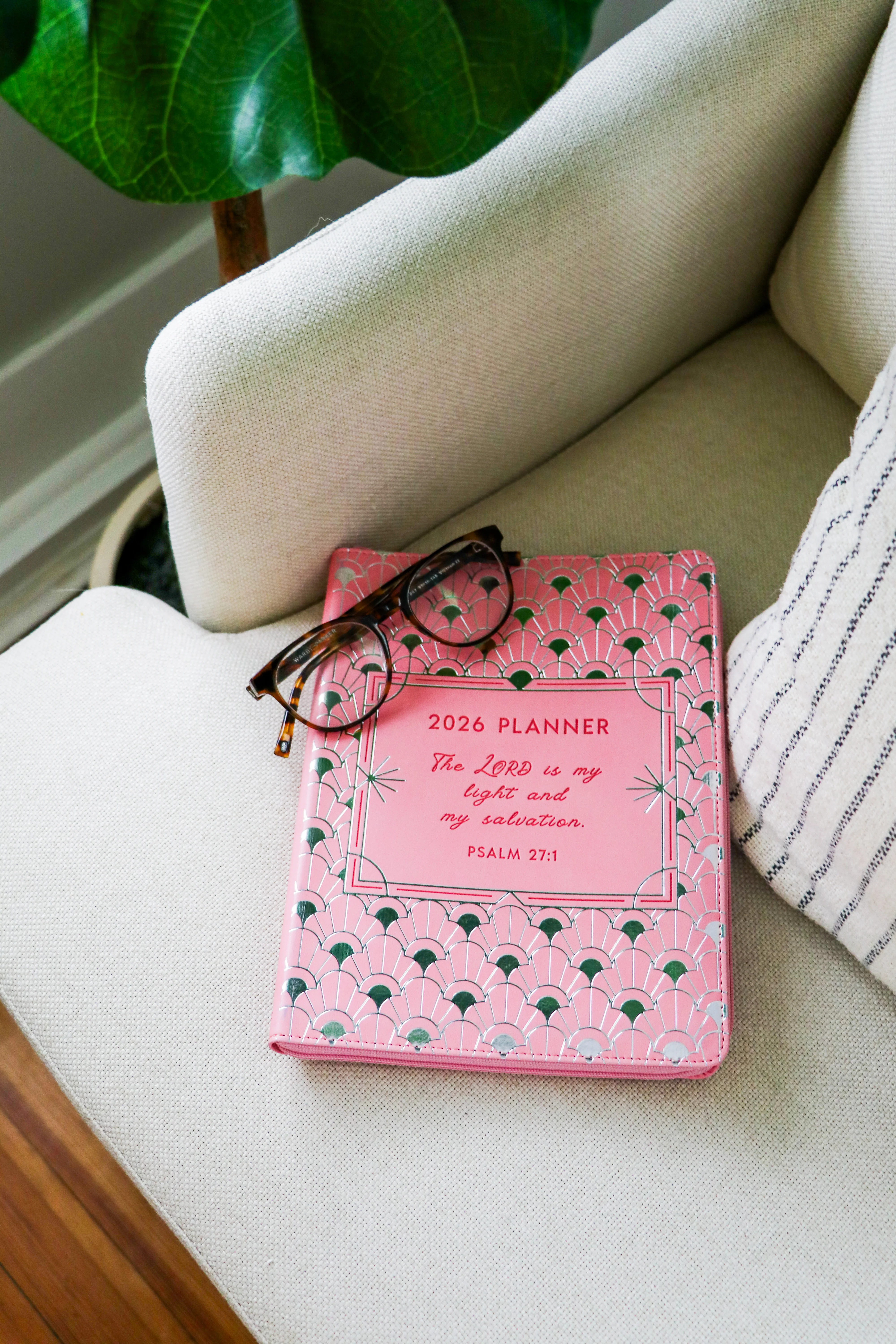 2026 NKJV 16-Month Scripture Planner, Zippered Leathersoft, Pink, The Lord Is My Light - Image 9