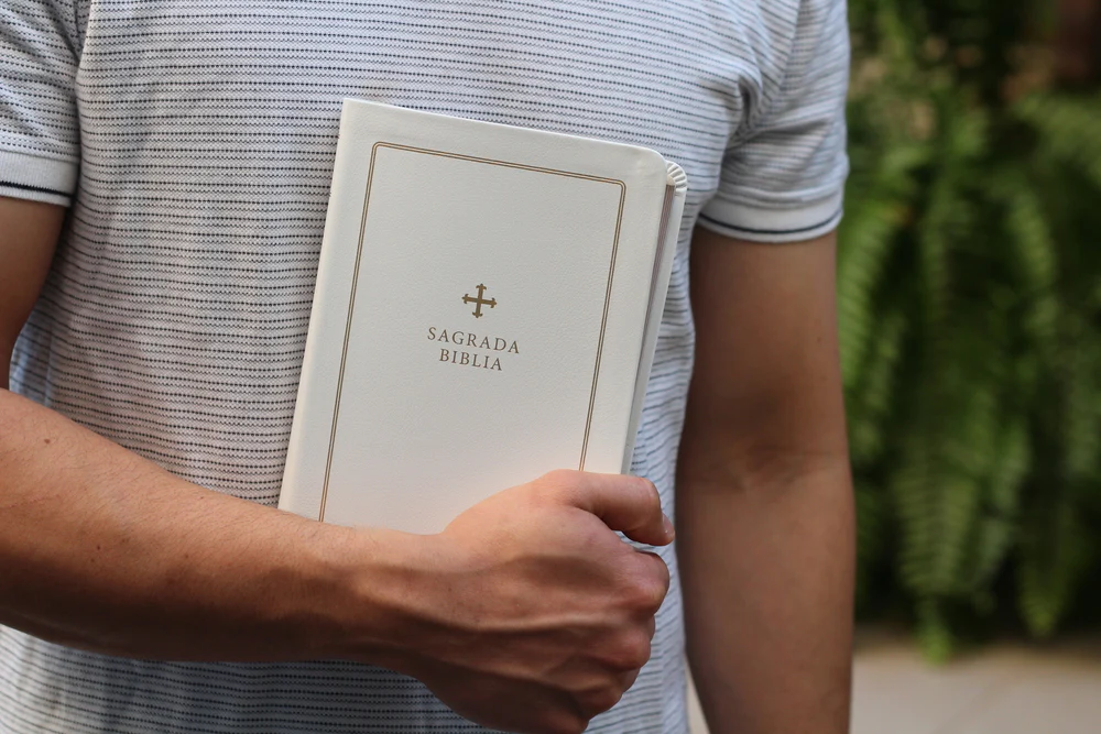 Biblia Católica, Regalos y Ceremonias, Piel reciclada, Rosado, Comfort Print - Image 16