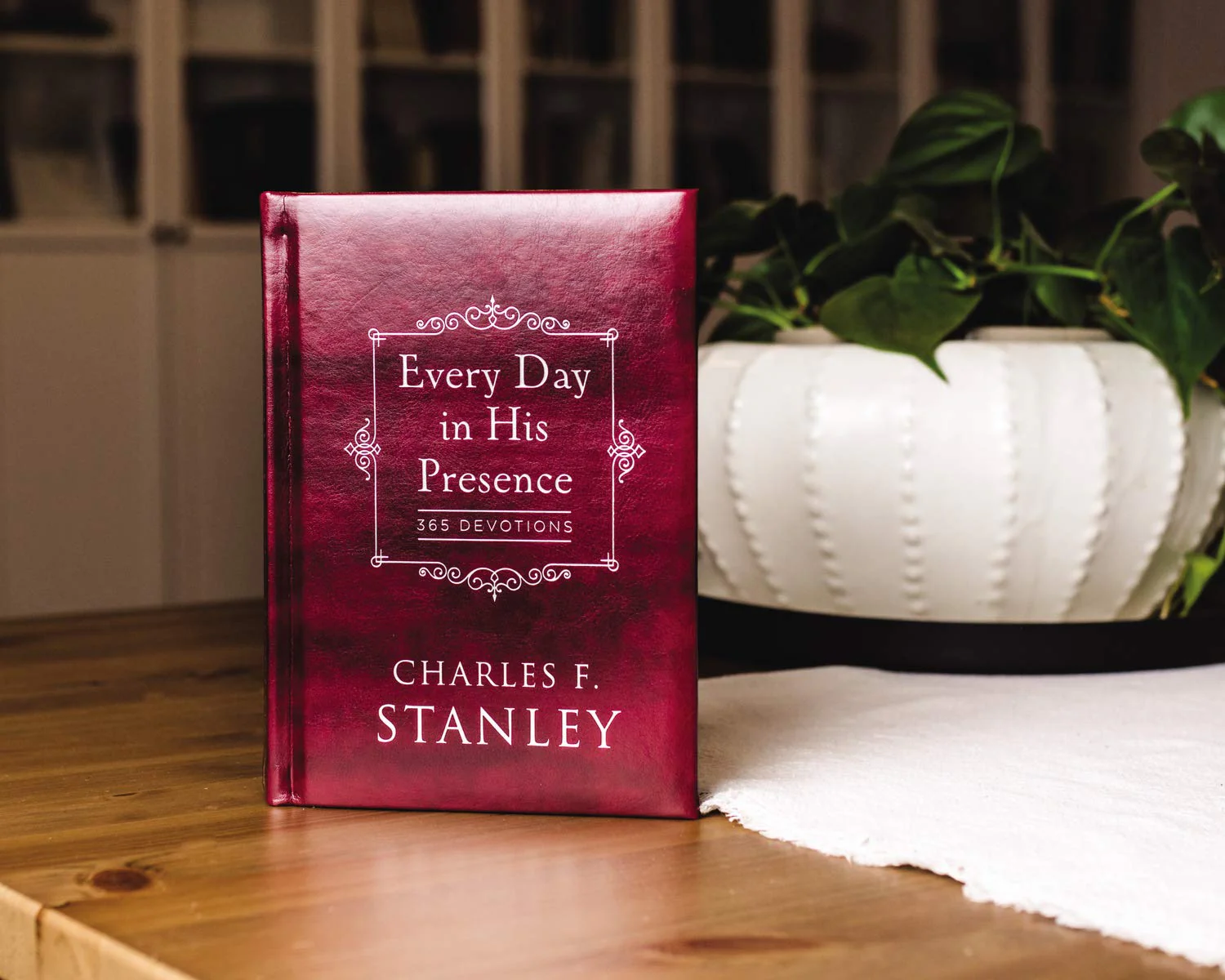 Every Day in His Presence: A Daily Devotional for Finding Peace and Purpose (365 Devotions - Inspiration for Every Day of the Year) - Image 5