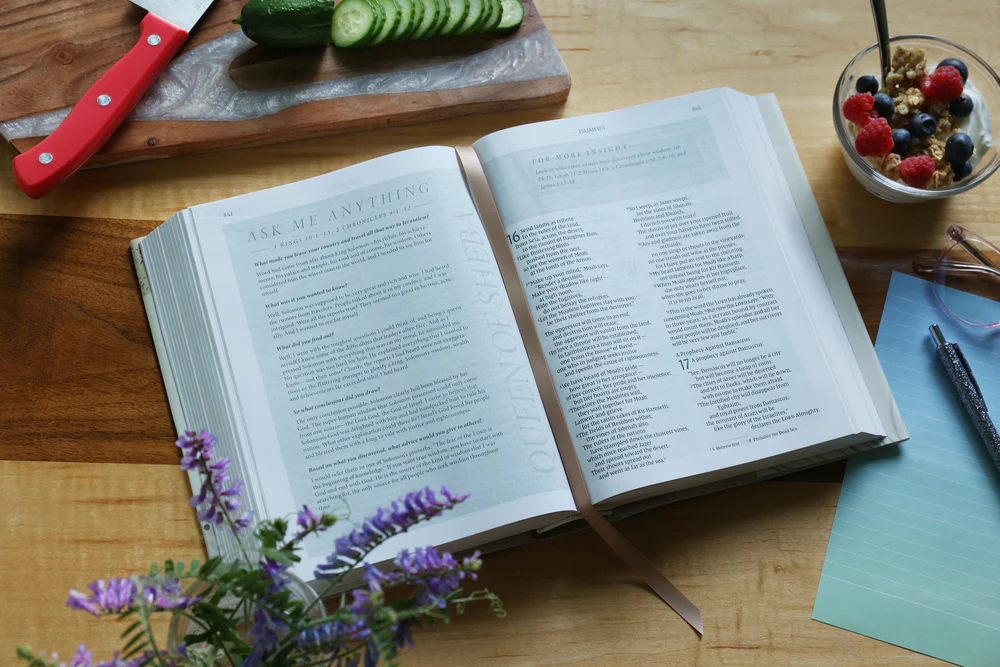 Flourish: The NIV Bible for Women, Comfort Print - Image 12