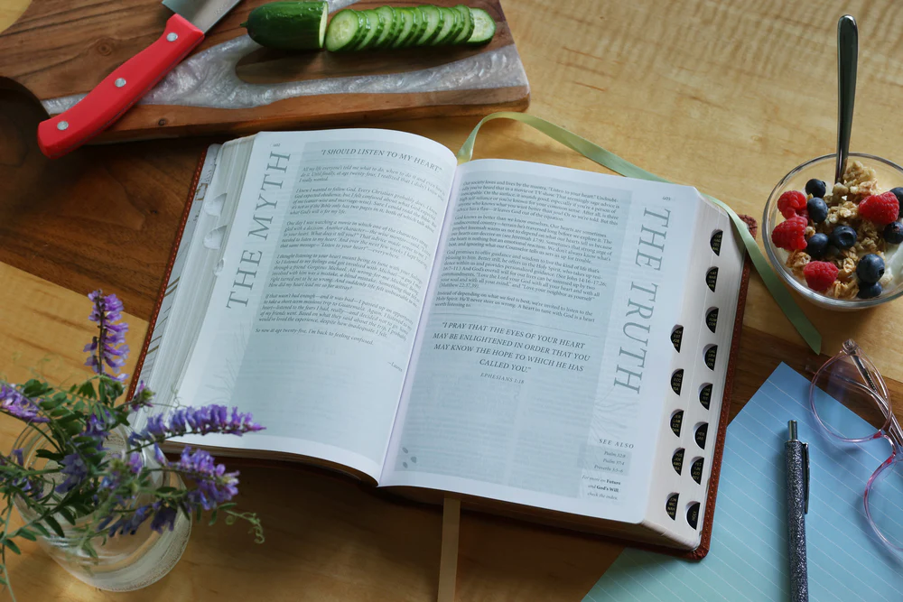 Flourish: The NIV Bible for Women, Comfort Print - Image 17