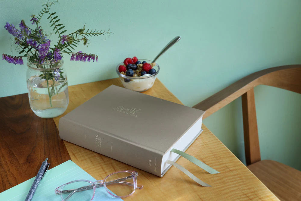 Flourish: The NIV Bible for Women, Comfort Print - Image 22