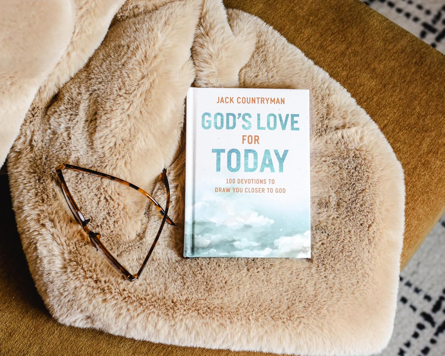 God's Love for Today: 100 Devotions to Draw You Closer to God (The Perfect Christian Devotional Gifts for Women and Men) - Image 8