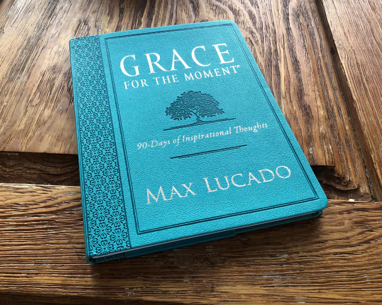 Grace for the Moment 90-Day Devotional, Large Print: 90 Days of Inspirational Thoughts - Image 2