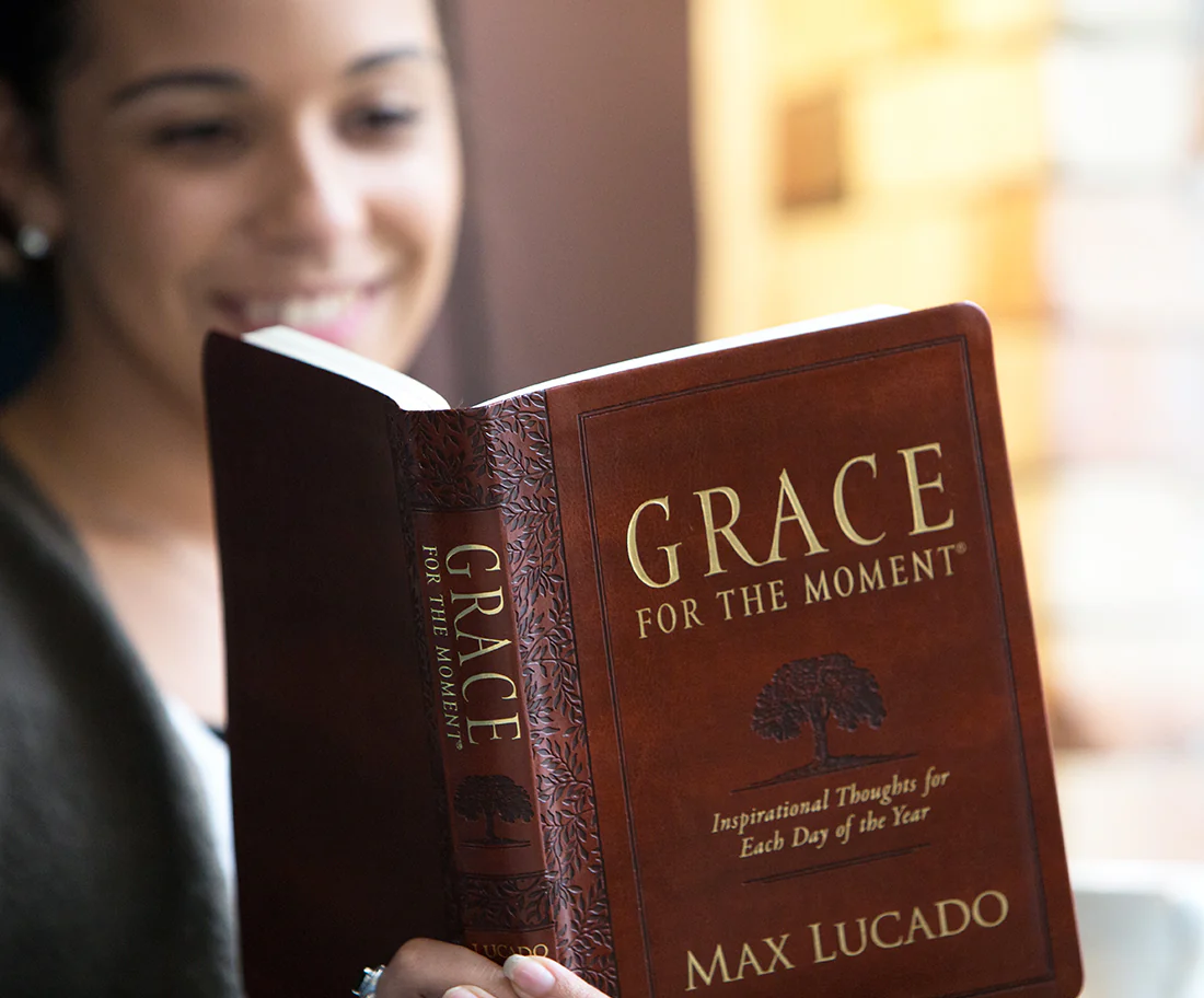 Grace for the Moment Volume I, Large Text Flexcover: Inspirational Thoughts for Each Day of the Year (A 365-Day Devotional) - Image 3
