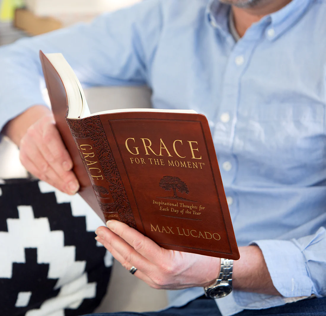Grace for the Moment Volume I, Large Text Flexcover: Inspirational Thoughts for Each Day of the Year (A 365-Day Devotional) - Image 4