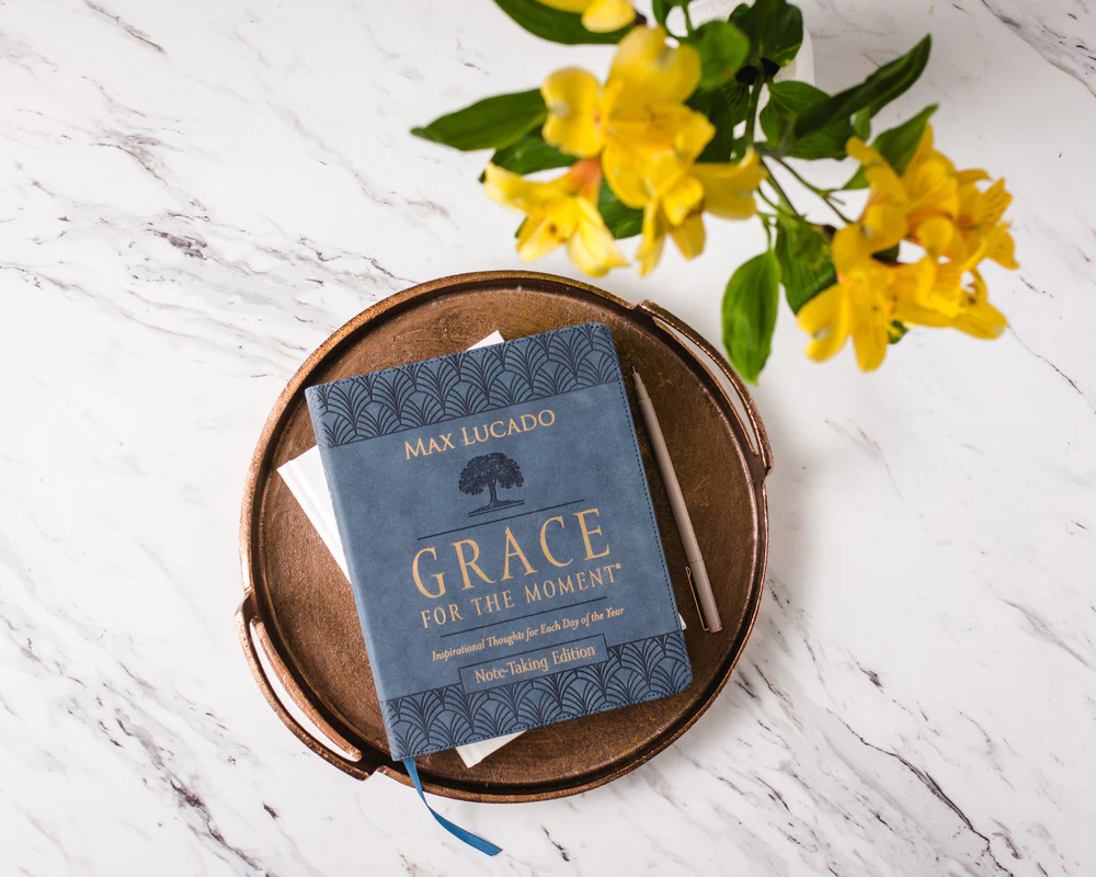 Grace for the Moment Volume I, Note-Taking Edition, Leathersoft: Inspirational Thoughts for Each Day of the Year (A 365-Day Devotional) - Image 2