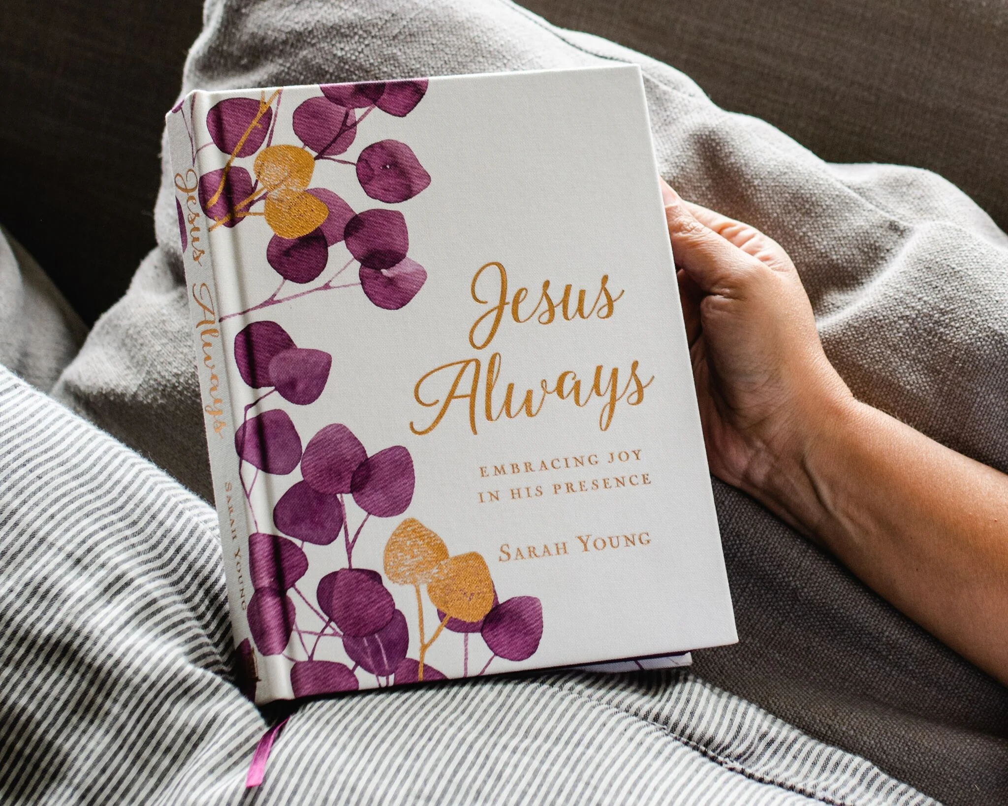 Jesus Always, Large Text Cloth Botanical Cover, with Full Scriptures: Embracing Joy in His Presence (A 365-Day Devotional) – The Perfect Christian Lent and Easter Gift for Women - Image 2