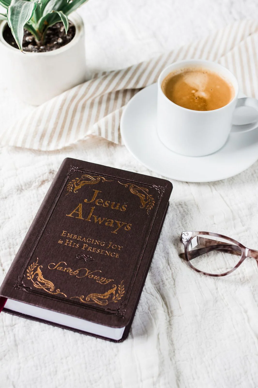 Jesus Always, Leathersoft, with Scripture References: Embracing Joy in His Presence (A 365-Day Devotional) – The Perfect Christian Gift for Lent and Easter - Image 2