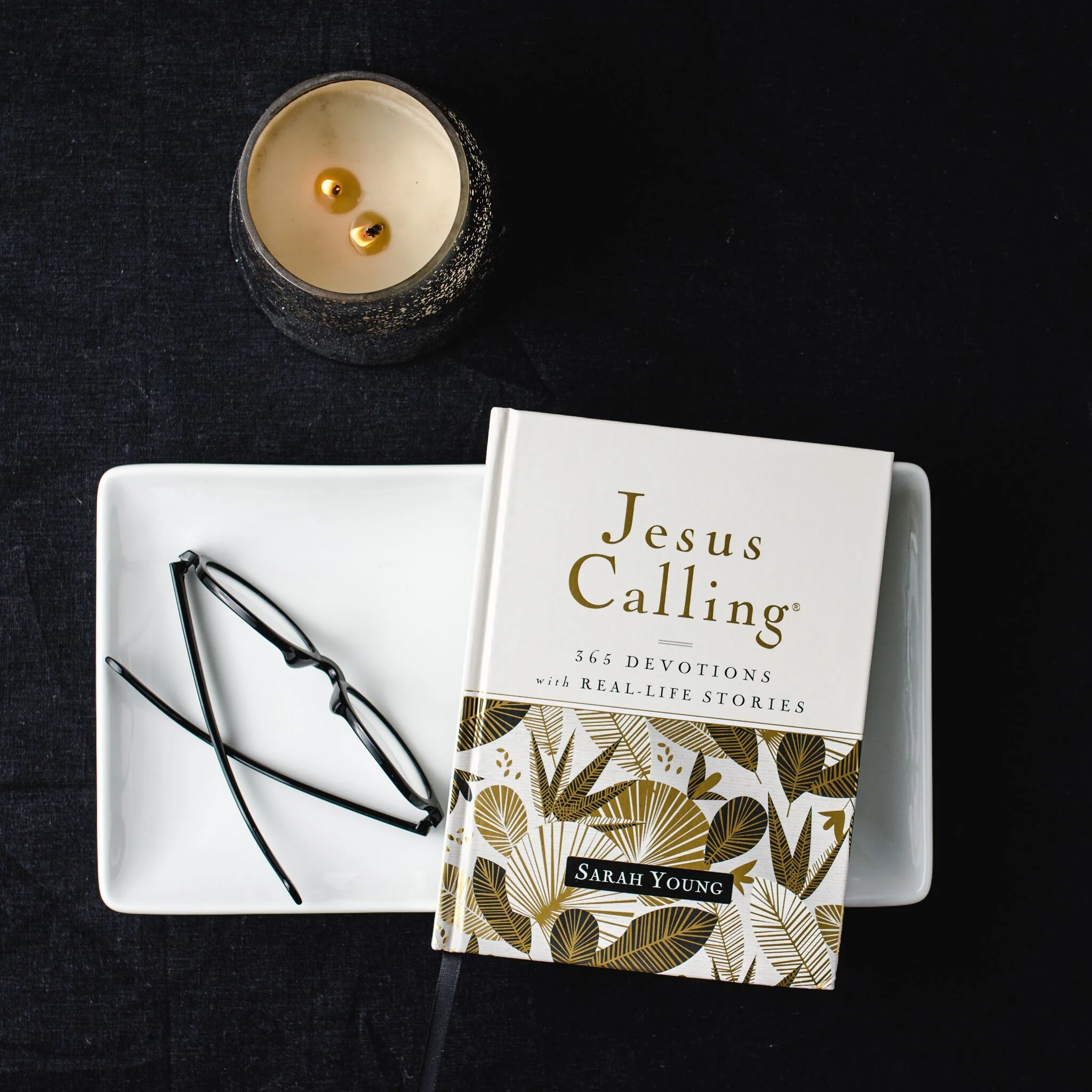 Jesus Calling, 365 Devotions with Real-Life Stories, Hardcover, with Full Scriptures: Encouragement and Reassurance for Daily Life (A 365-Day Devotional) – Perfect Christian Gift for Lent and Easter - Image 3