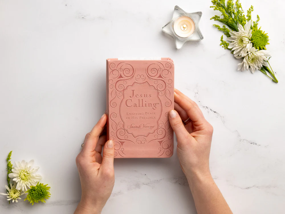 Jesus Calling, Pink Leathersoft, with Scripture References: Enjoying Peace in His Presence (A 365-Day Devotional) – The Perfect Christian Lent and Easter Gift for Women - Image 5