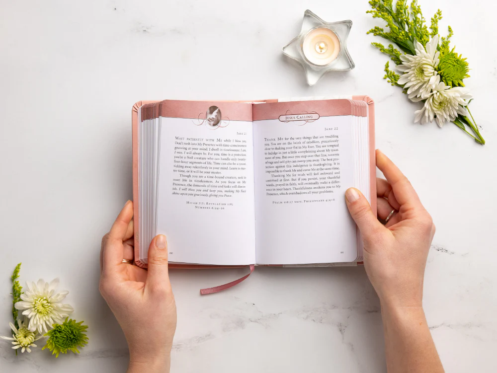 Jesus Calling, Pink Leathersoft, with Scripture References: Enjoying Peace in His Presence (A 365-Day Devotional) – The Perfect Christian Lent and Easter Gift for Women - Image 6