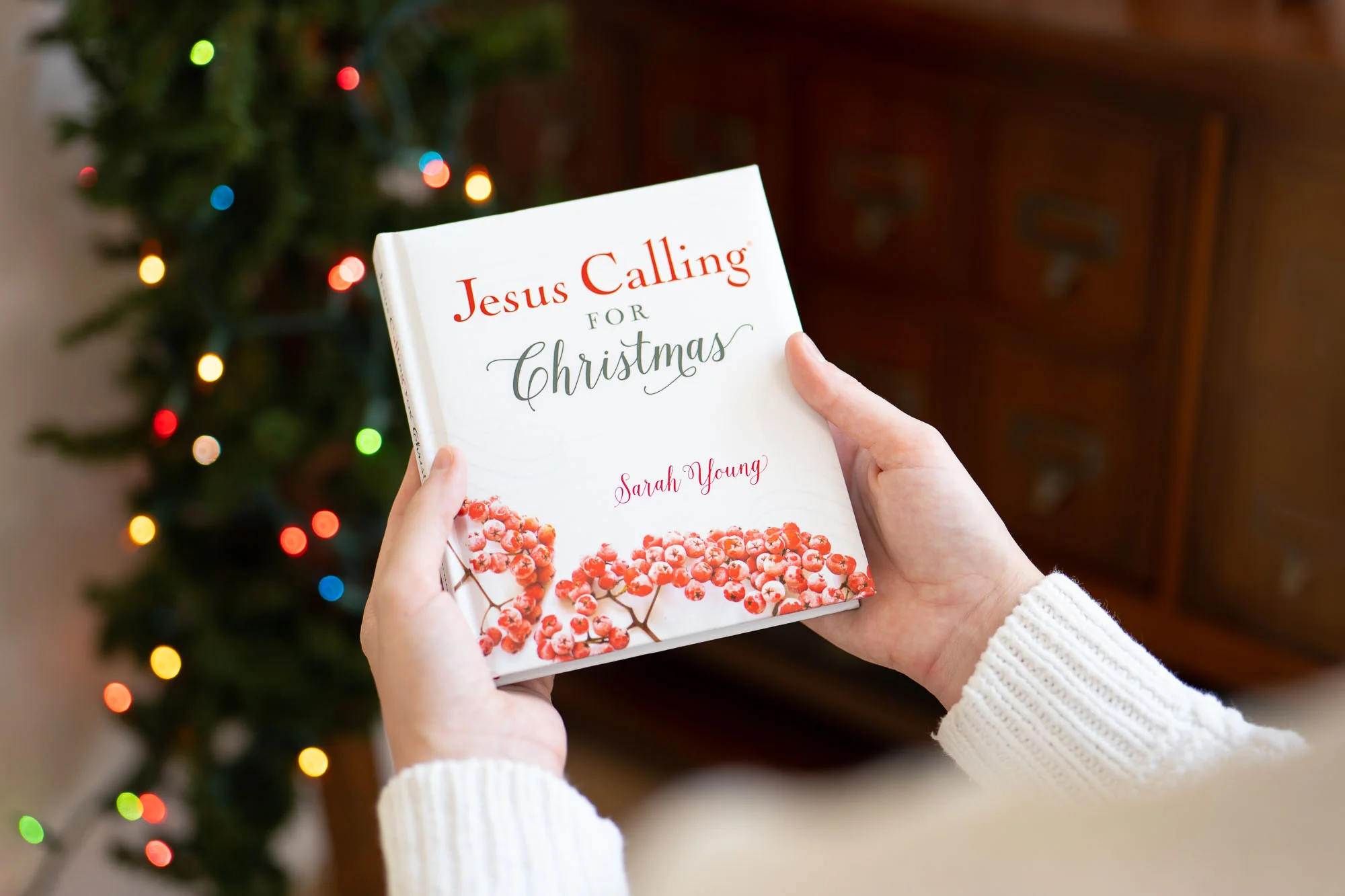 Jesus Calling for Christmas, Padded Hardcover, with Full Scriptures: Seasonal Devotions for Christmas (A 50-Day Devotional) – The Perfect Christian Gift for Advent and the Holiday Season - Image 8