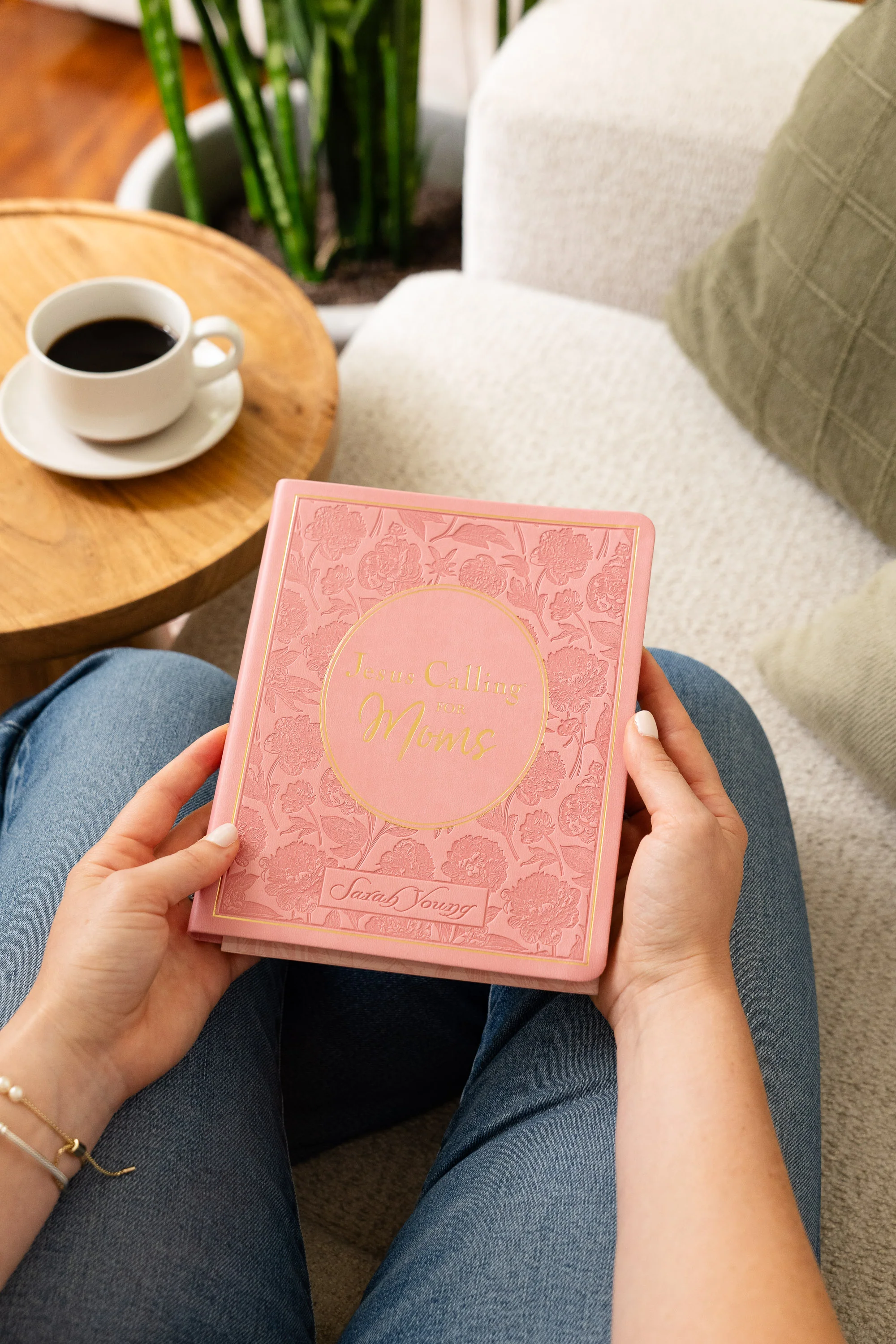 Jesus Calling for Moms, Pink Leathersoft: Devotions for Strength, Comfort, and Encouragement (A 50-Day Devotional) - Image 5
