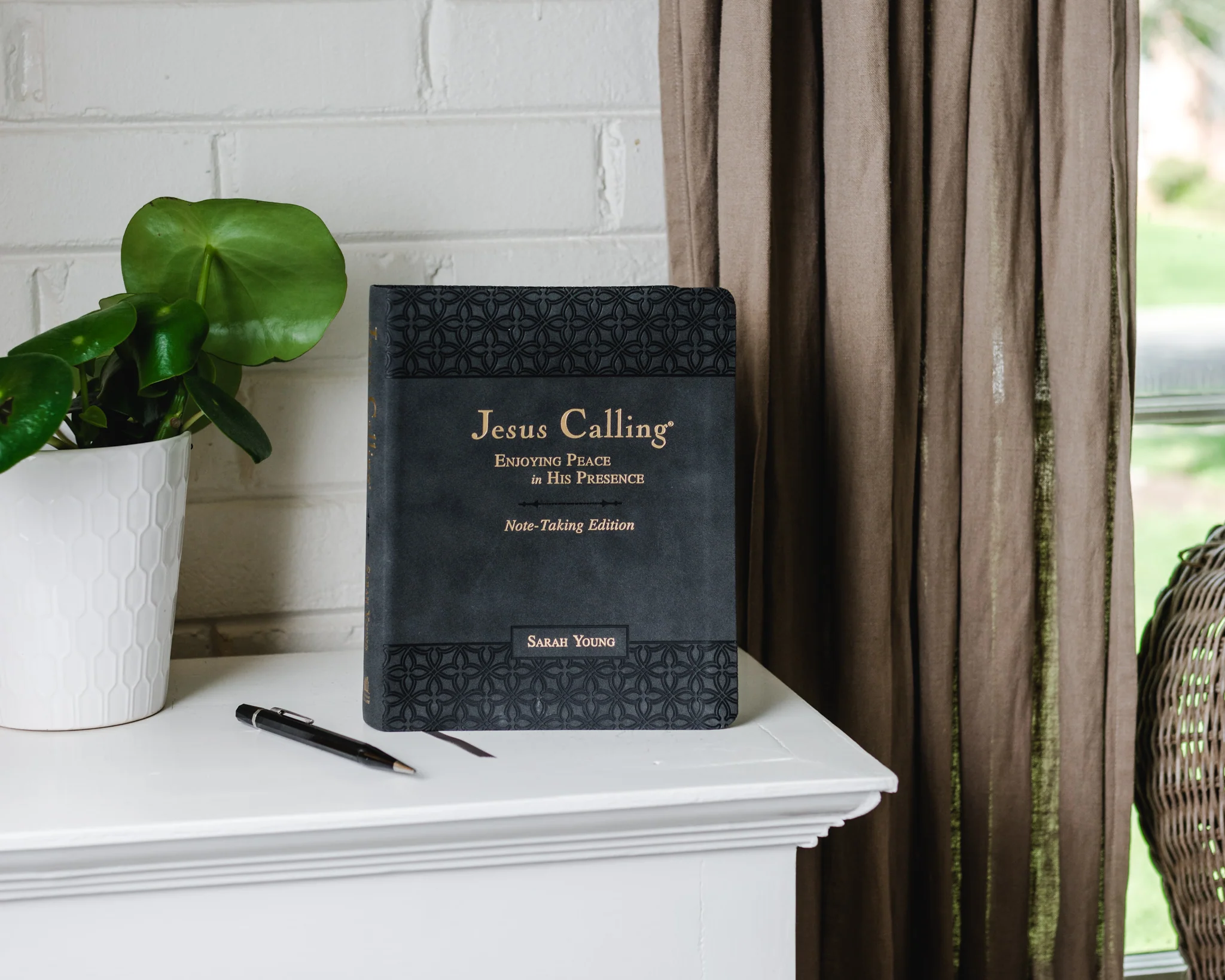 Jesus Calling Note-Taking Edition, Leathersoft, Black, with Full Scriptures: Enjoying Peace in His Presence (A 365-Day Devotional and Prayer Journal) – The Perfect Christian Gift for Lent and Easter - Image 3