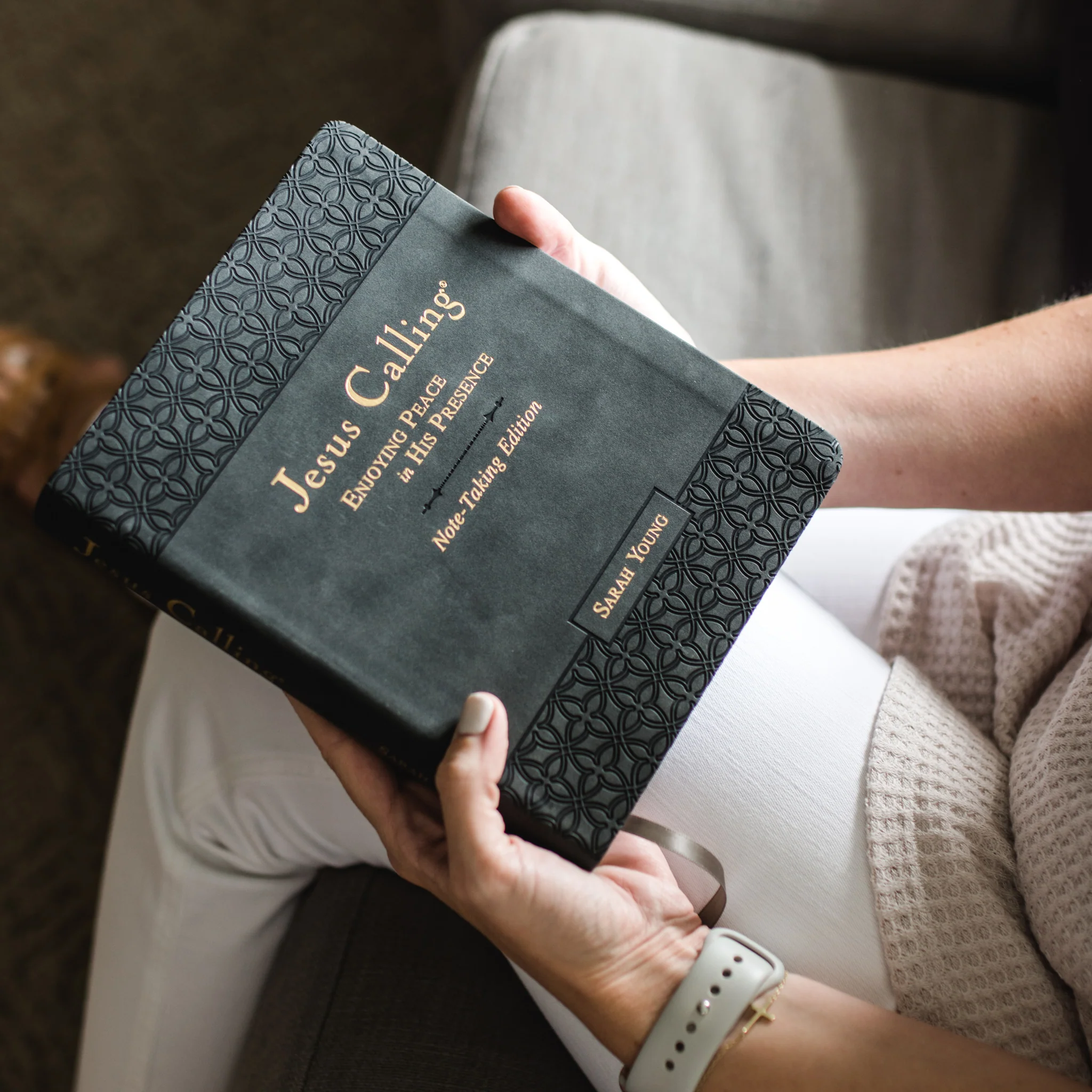 Jesus Calling Note-Taking Edition, Leathersoft, Black, with Full Scriptures: Enjoying Peace in His Presence (A 365-Day Devotional and Prayer Journal) – The Perfect Christian Gift for Lent and Easter - Image 4