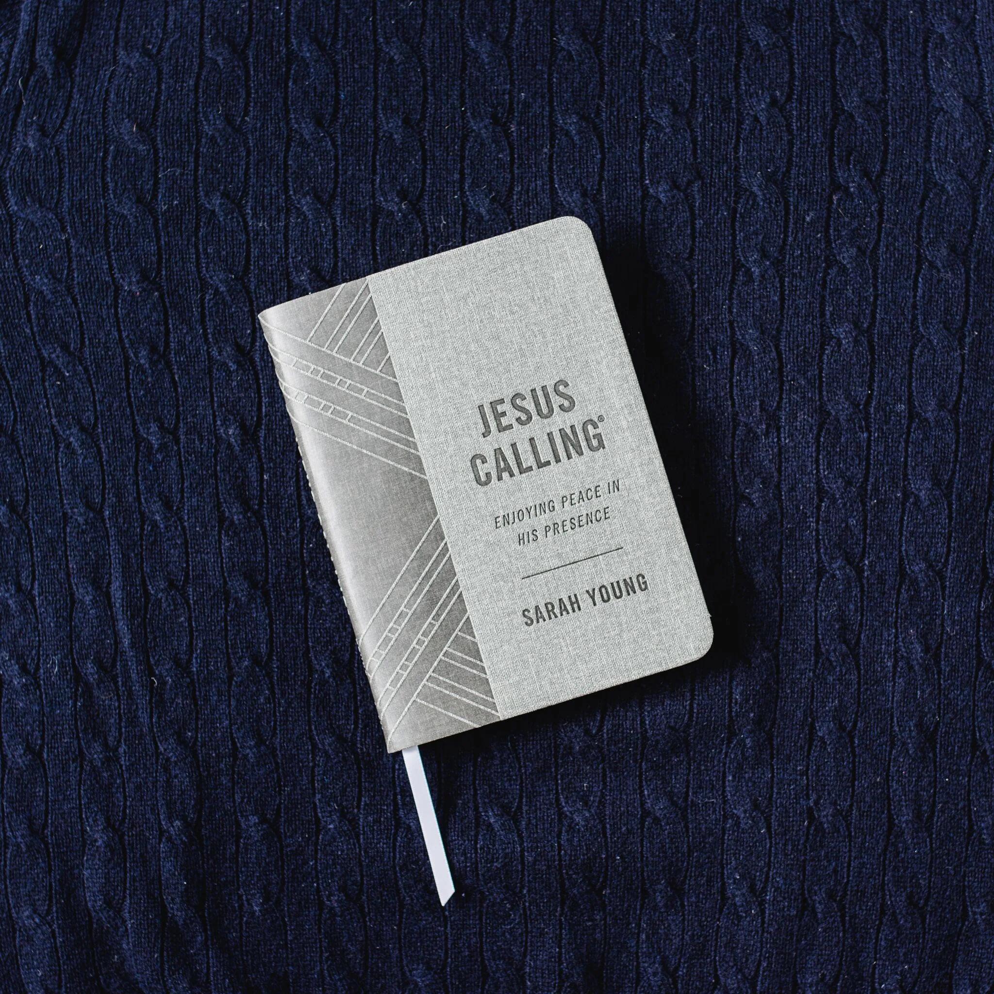 Jesus Calling, Textured Gray Leathersoft, with Full Scriptures: Enjoying Peace in His Presence (A 365-Day Devotional) – The Perfect Christian Gift for Lent and Easter - Image 2