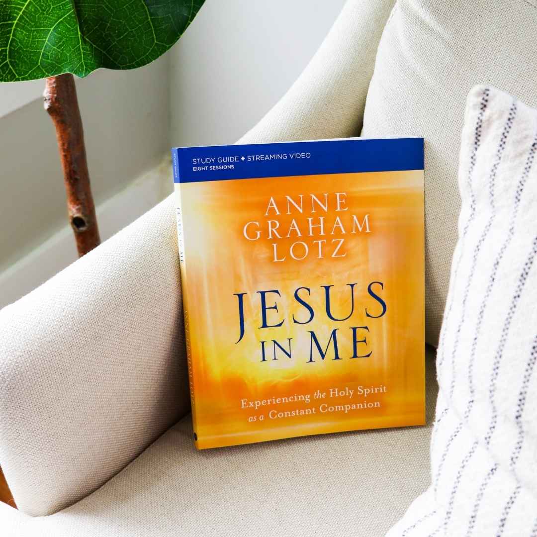 Jesus in Me Bible Study Guide plus Streaming Video: Experiencing the Holy Spirit as a Constant Companion - Image 7