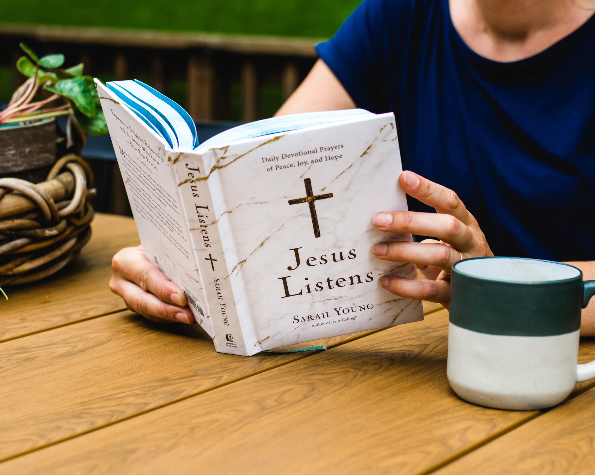 Jesus Listens: Daily Devotional Prayers of Peace, Joy, and Hope (A 365-Day Prayer Book) – The Perfect Christian Gift for Lent and Easter - Image 11
