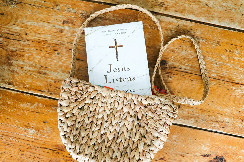 Jesus Listens: Daily Devotional Prayers of Peace, Joy, and Hope (A 365-Day Prayer Book) – The Perfect Christian Gift for Lent and Easter - Image 6
