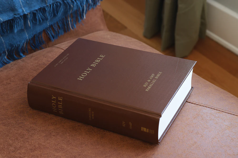 KJV, Amplified, Parallel Bible, Large Print, Red Letter Edition: Two Bible Versions Together for Study and Comparison - Image 5
