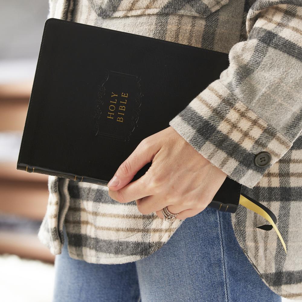 KJV, Center-Column Reference Bible with Apocrypha, 73,000 Cross-References, Red Letter, Comfort Print: King James Version - Image 28
