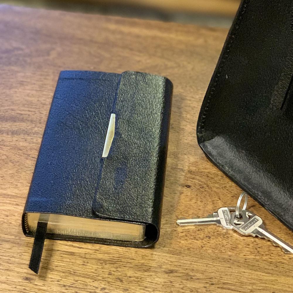 KJV, Checkbook Bible, Compact, Wallet Style, Red Letter Edition - Image 3