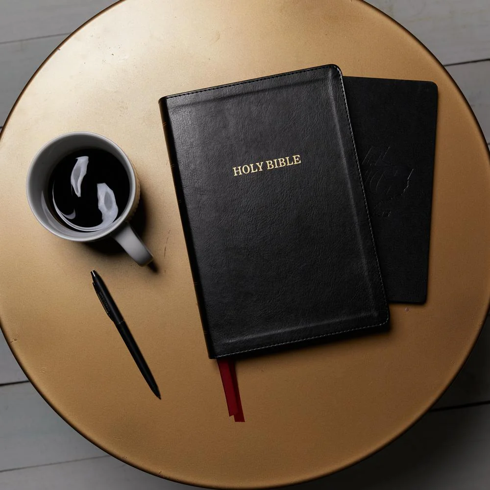 KJV, Deluxe Reference Bible, Center-Column Giant Print, Red Letter Edition, Comfort Print - Image 14
