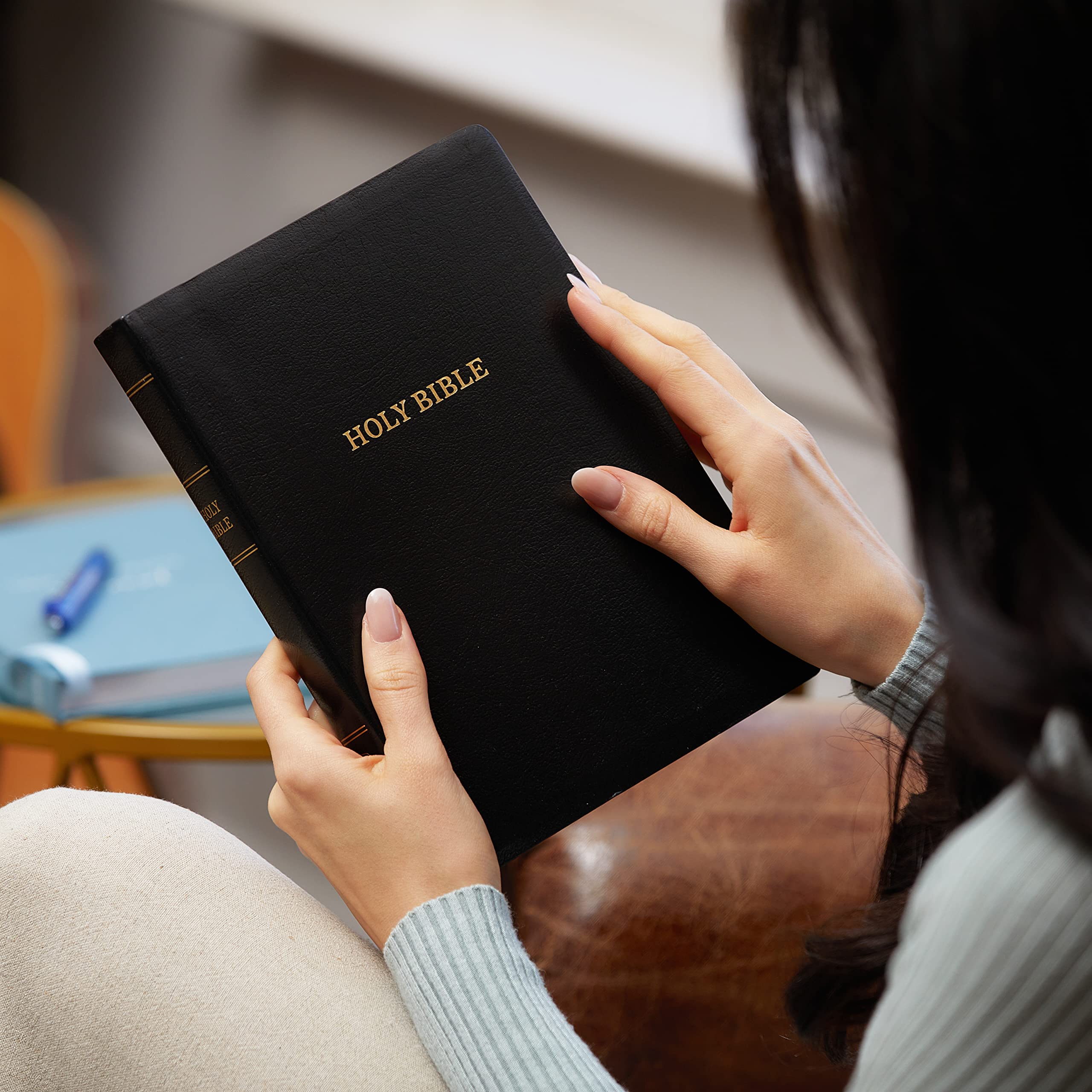 KJV, Deluxe Reference Bible, Center-Column Giant Print, Red Letter Edition, Comfort Print - Image 2