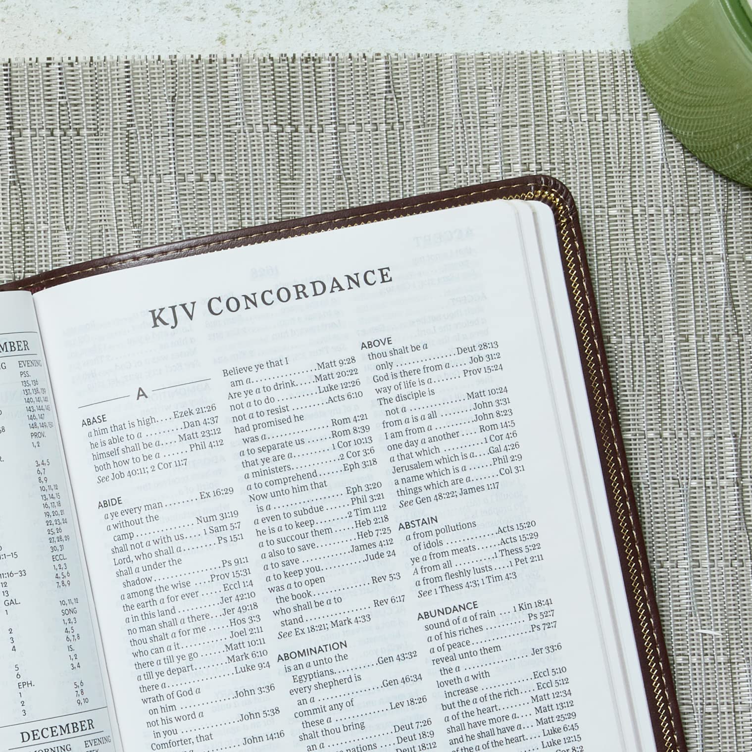 KJV, Deluxe Reference Bible, Personal Size Giant Print, Red Letter Edition, Comfort Print - Image 12