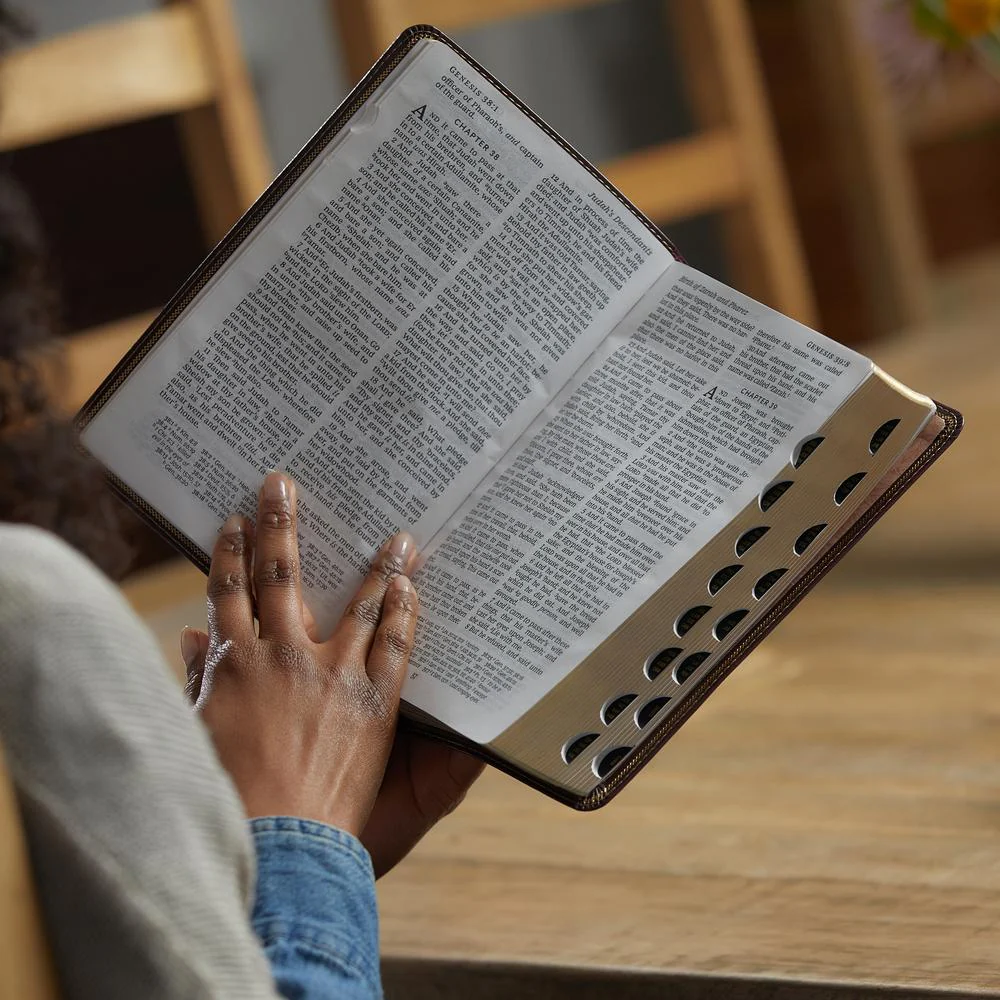KJV, Deluxe Reference Bible, Personal Size Giant Print, Red Letter Edition, Comfort Print - Image 22