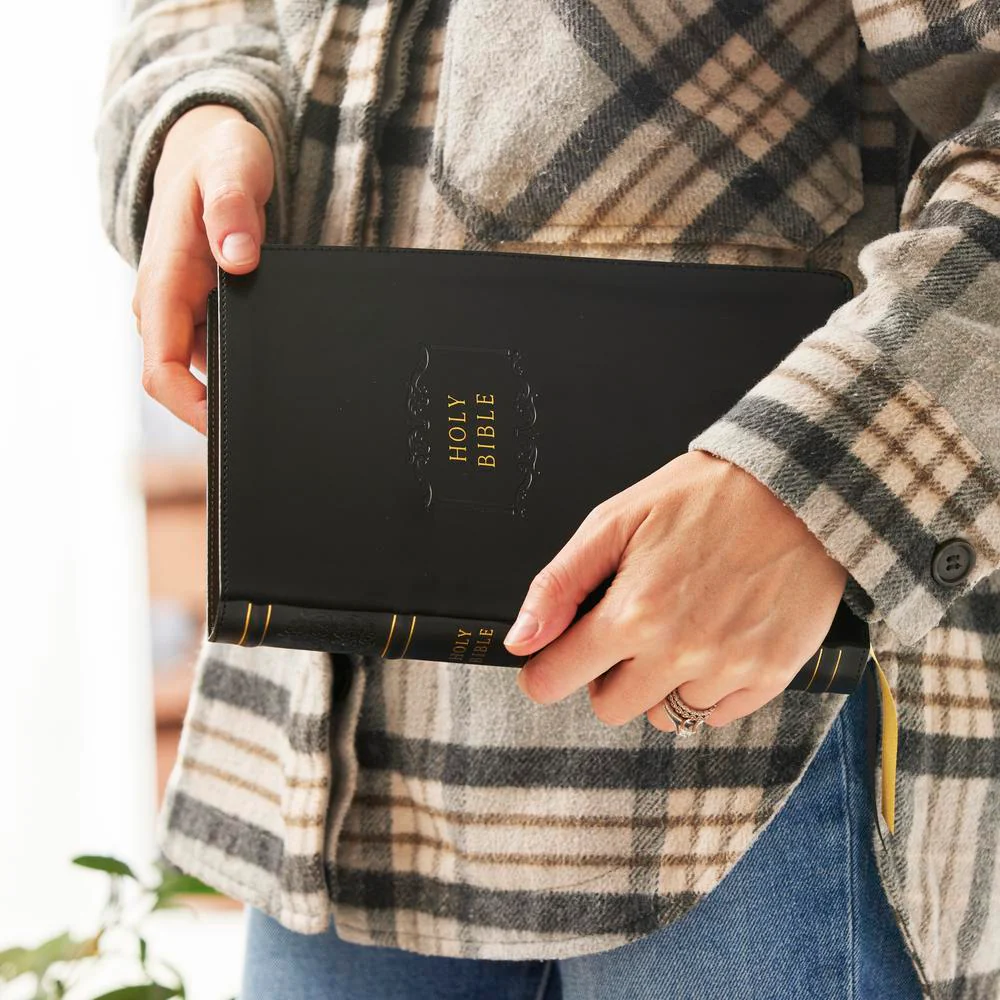 KJV Holy Bible, Center-Column Reference Bible, 73,000+ Cross References, Red Letter, Comfort Print: King James Version - Image 7