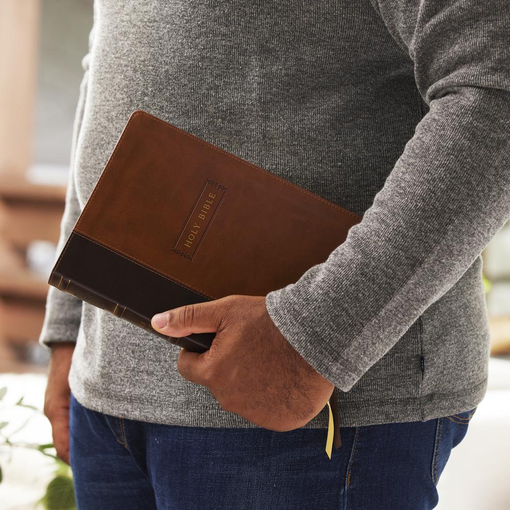KJV Holy Bible, Center-Column Reference Bible, 73,000+ Cross References, Red Letter, Comfort Print: King James Version - Image 9