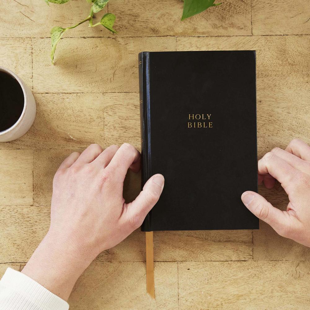KJV Holy Bible: Personal Size Giant Print, Red Letter, Comfort Print: King James Version - Image 5