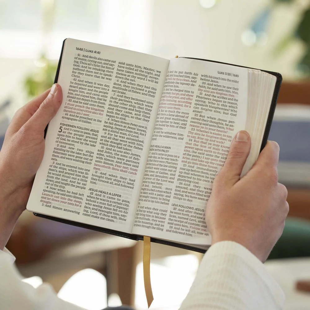 KJV Holy Bible: Personal Size Giant Print, Red Letter, Comfort Print: King James Version - Image 7