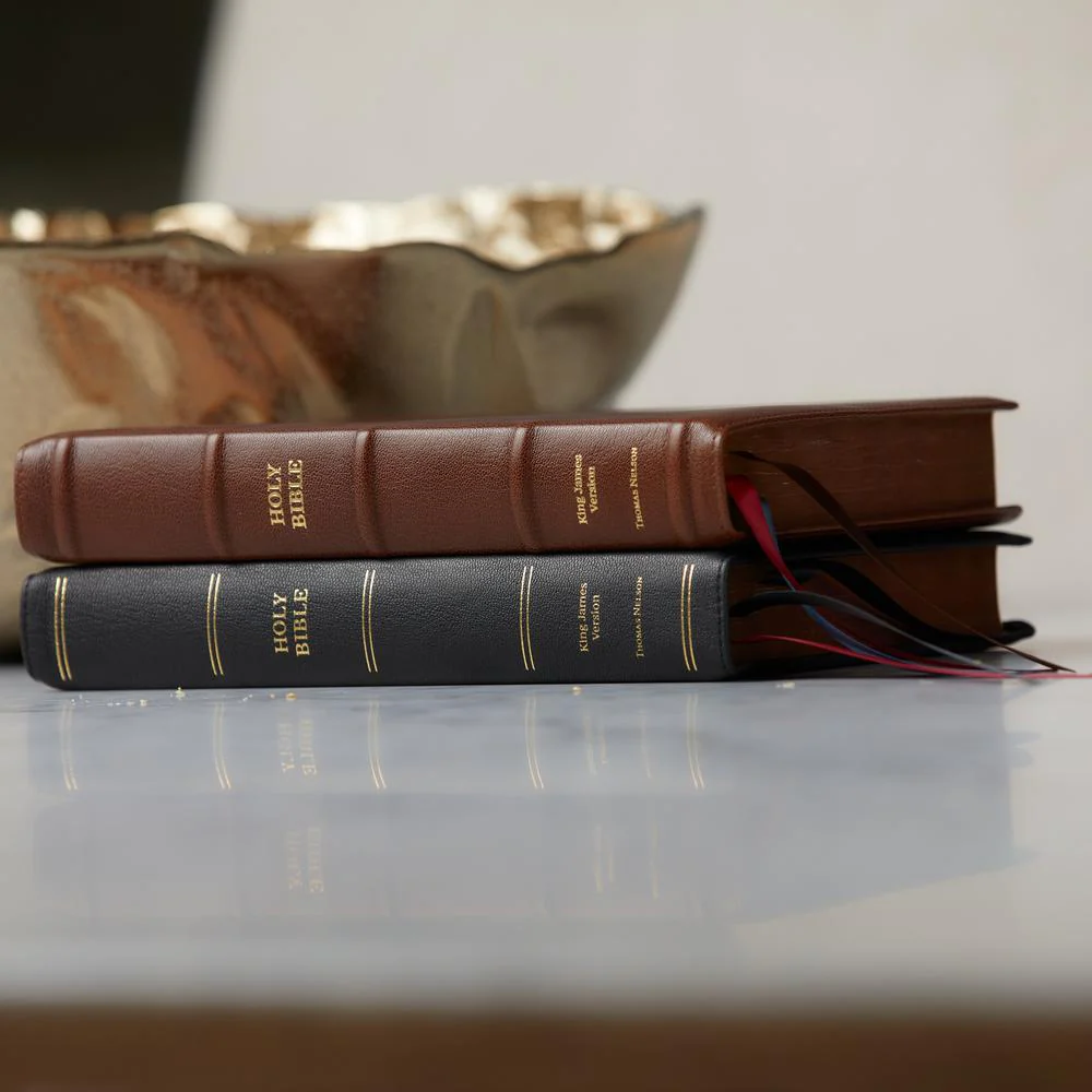 KJV, Reference Bible, Center-Column Giant Print, Premier Collection, Comfort Print - Image 16