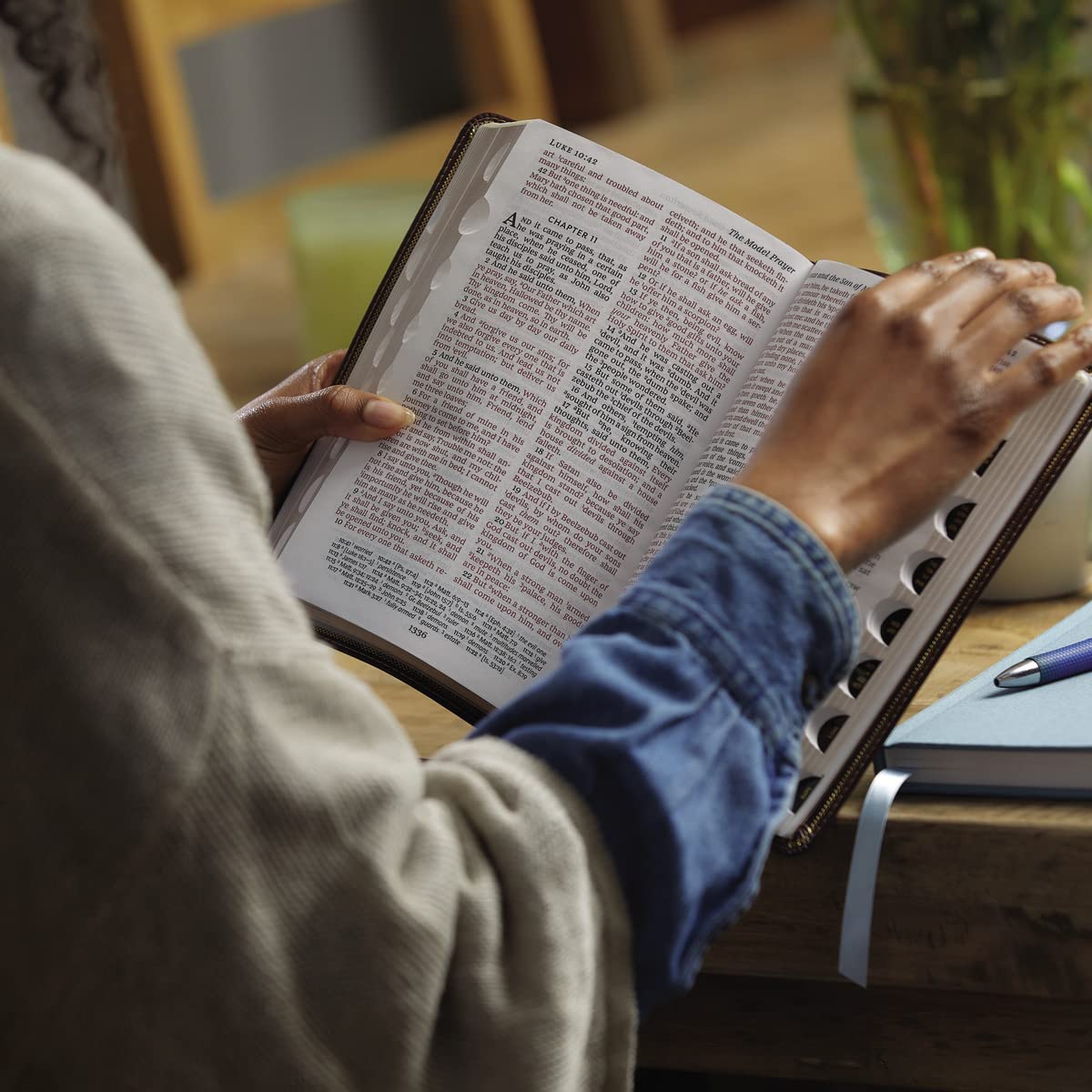 KJV, Reference Bible, Personal Size Giant Print, Red Letter Edition, Comfort Print - Image 26