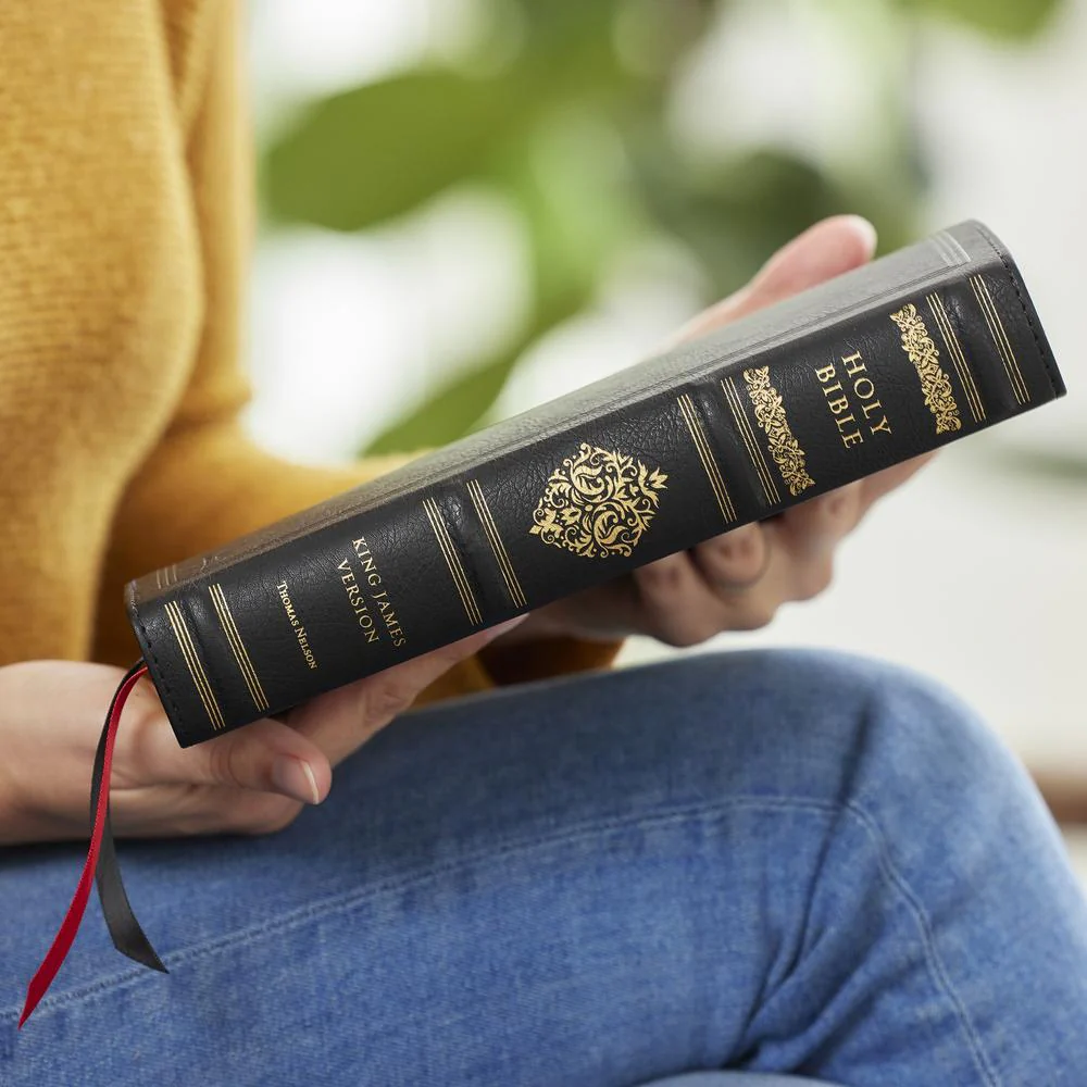 KJV Large Print Reference Bible, Red Letter, Comfort Print (Sovereign Collection): Holy Bible, King James Version - Image 11