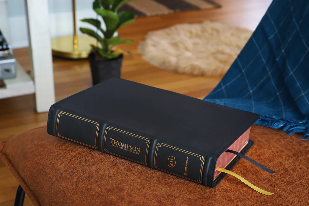 KJV, Thompson Chain-Reference Bible, Large Print, Red Letter, Comfort Print - Image 12