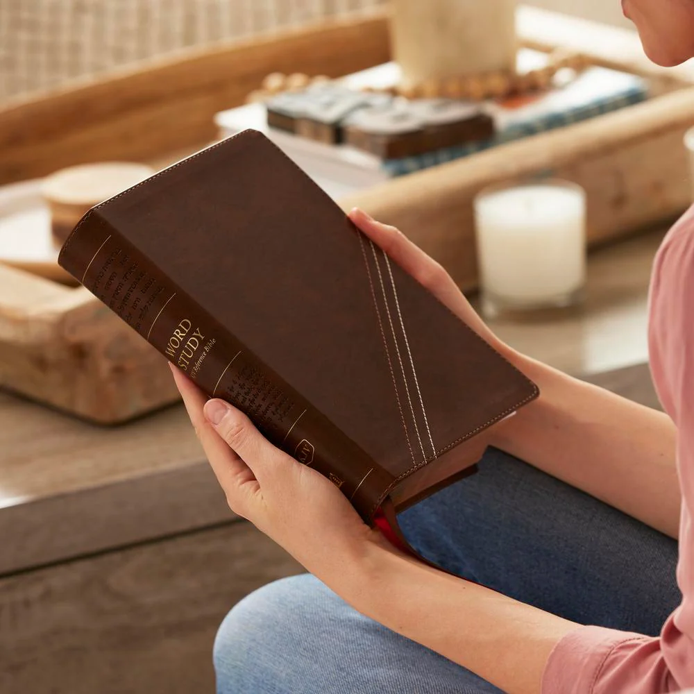 KJV, Word Study Reference Bible, Red Letter, Comfort Print: 2,000 Keywords that Unlock the Meaning of the Bible - Image 14