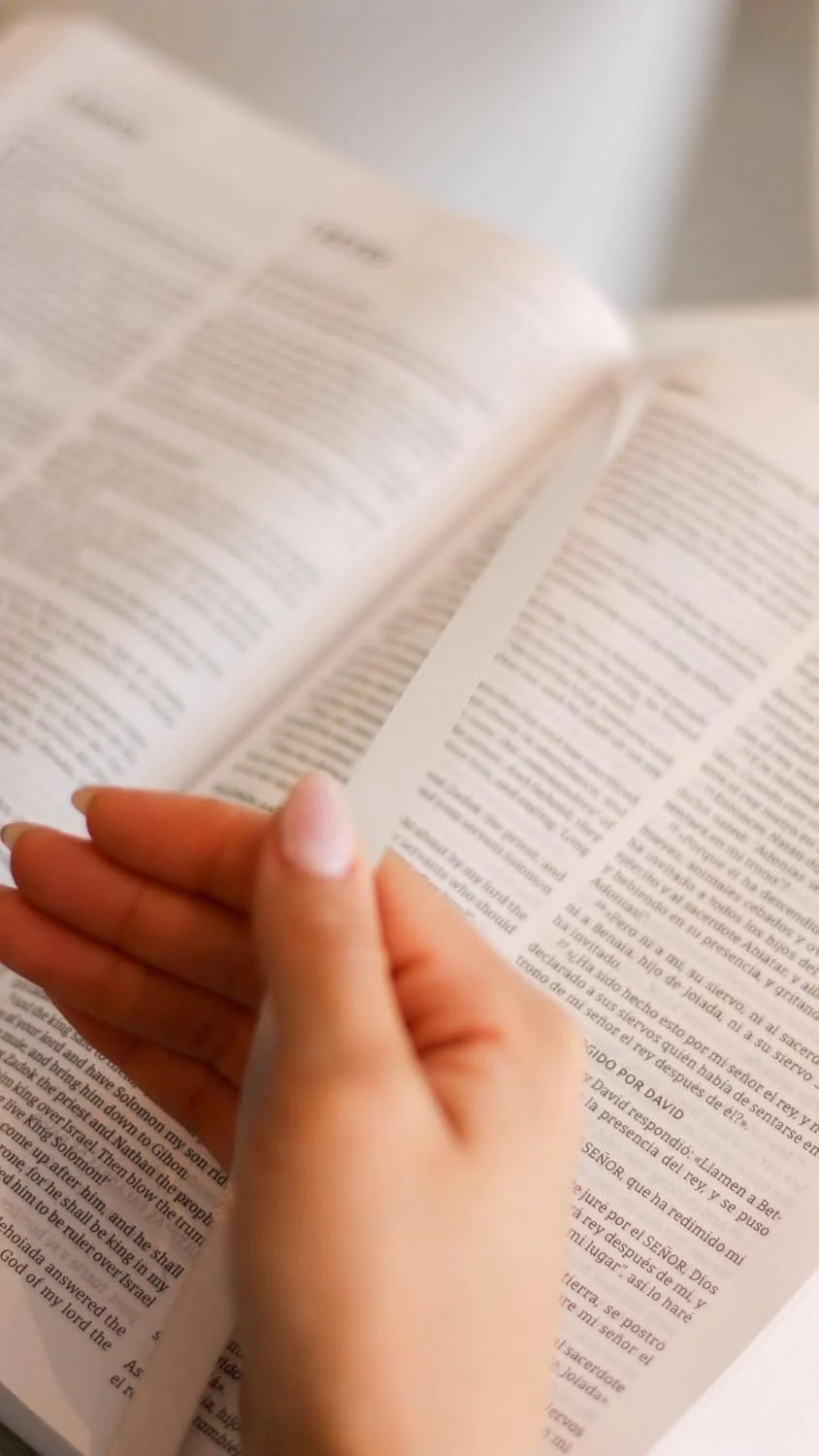 ESV/NBLA Bilingual Bible - Image 8