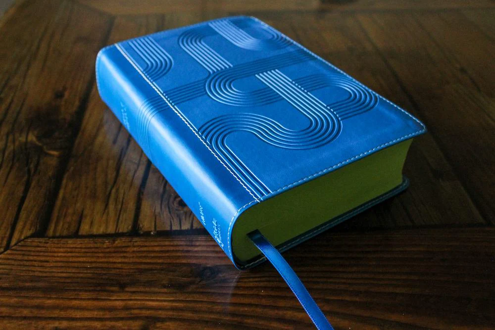 NIrV, Giant Print Compact Bible for Boys & Girls, Comfort Print - Image 12