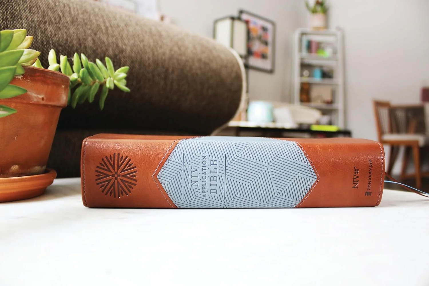 NIV Application Bible, Personal Size, Red Letter, Comfort Print: Bringing the Ancient Message of the Bible into Your World - Image 15