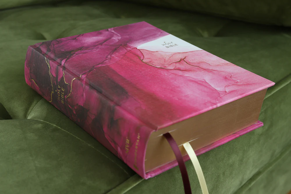 NIV, Artisan Collection Bible, Gilded Edges, Red Letter Edition, Comfort Print - Image 31